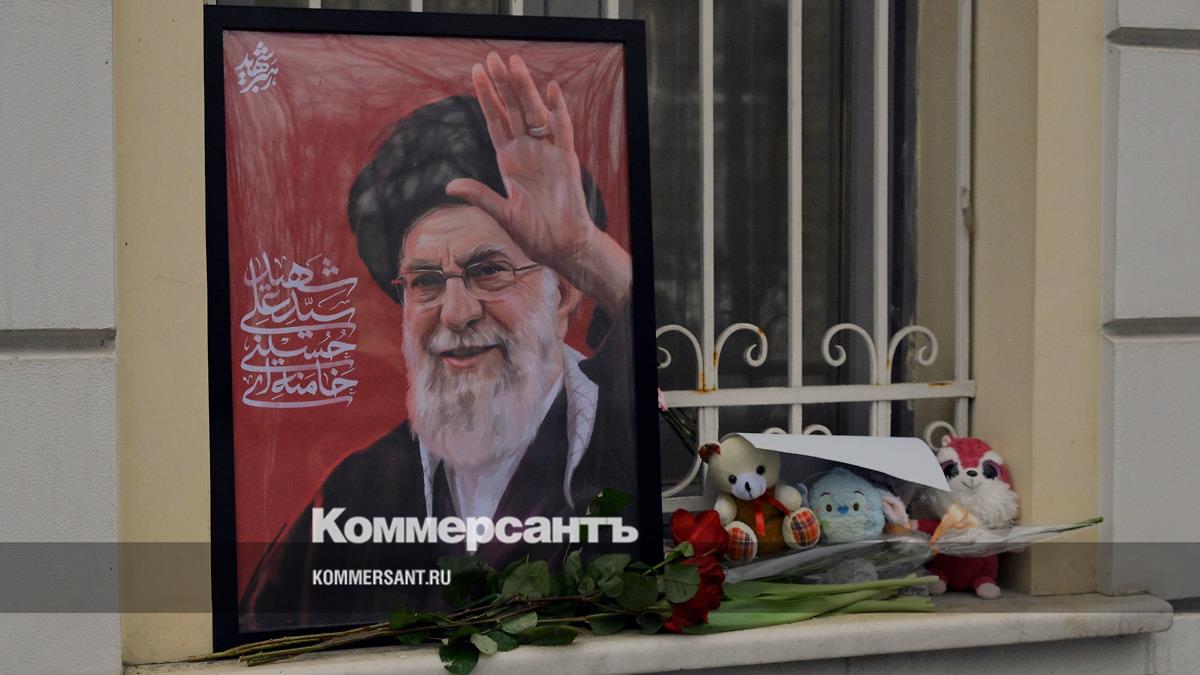 FT: израильская разведка выследила Хаменеи по дорожным камерам