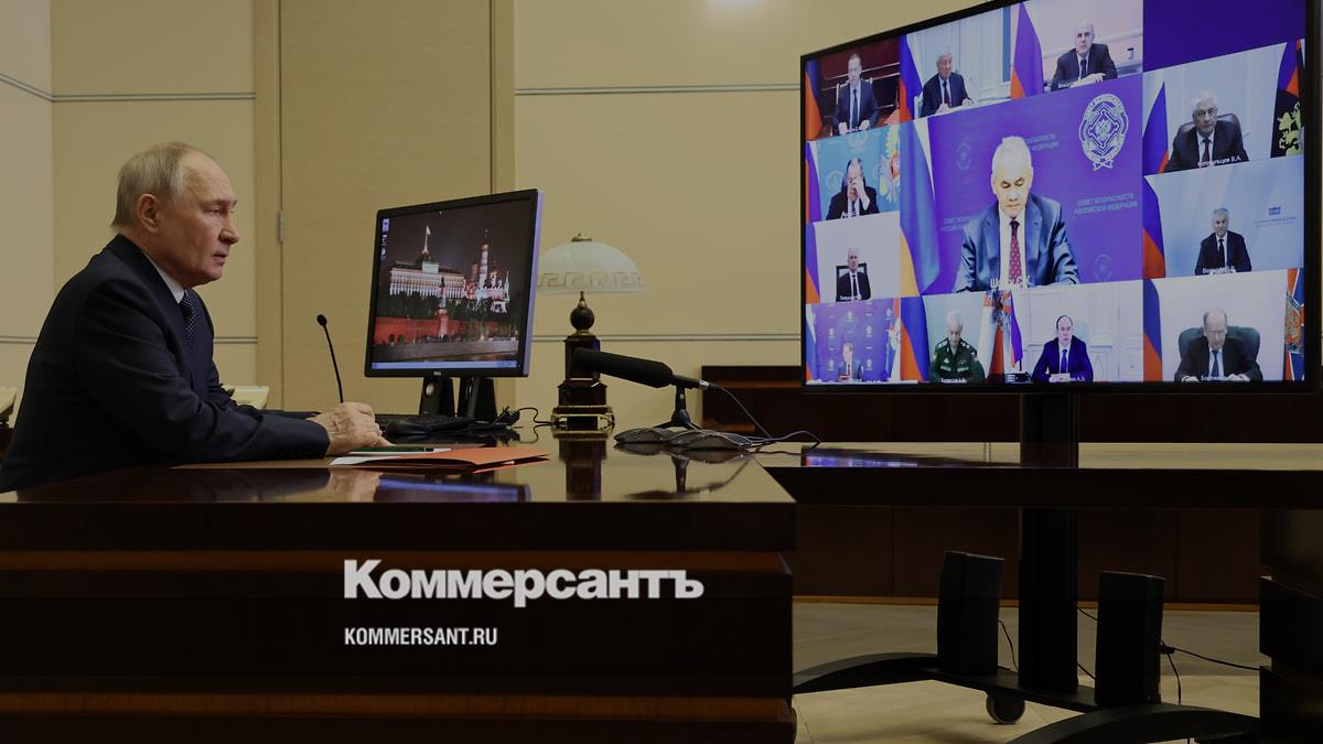 Путин обсудил с членами Совбеза борьбу с финансированием терроризма