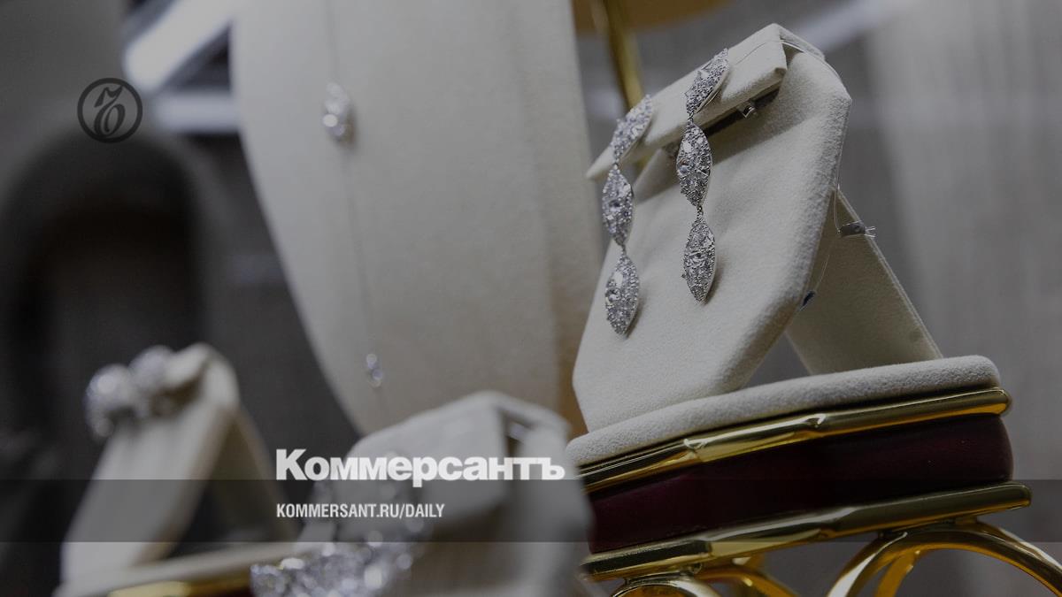 Ювелирные изделия с искусственными камнями до 1 сентября 2026 года разрешат продавать по старым правилам