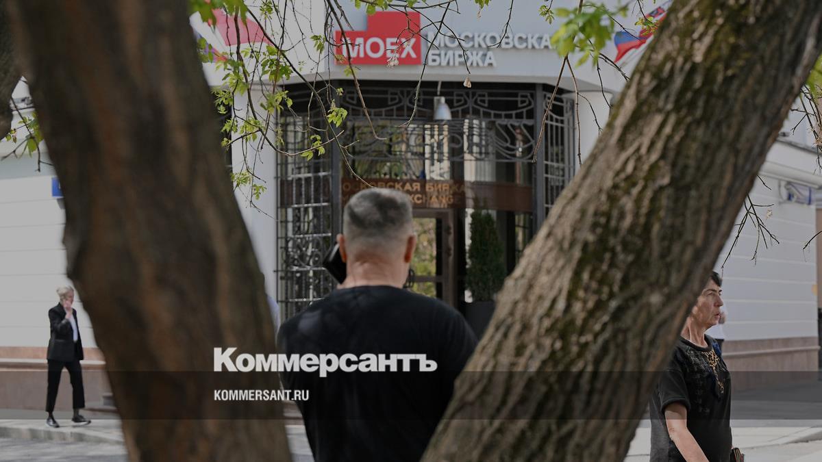 ЦБ допускает повышение ключевой ставки, что толкает индекс Мосбиржи к трехлетнему минимуму
