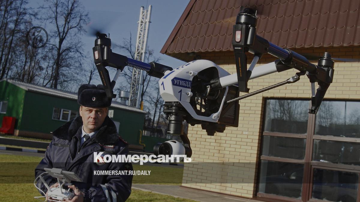 В России хотят штрафовать водителей за выезд на встречку с помощью дронов