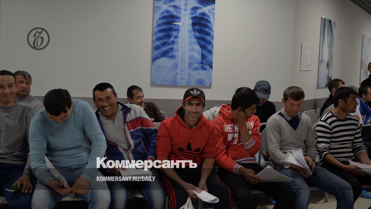 Иностранцев в России обязали за месяц сдать тесты на ВИЧ и наркотики под угрозой выдворения