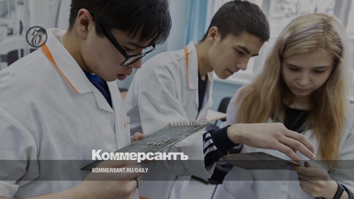 Более половины девятиклассников в России уходят в колледжи после двух ОГЭ