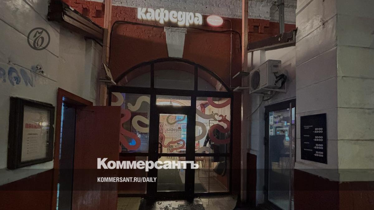 Суд в Перми обязал владельцев исторического здания восстановить оконные проемы
