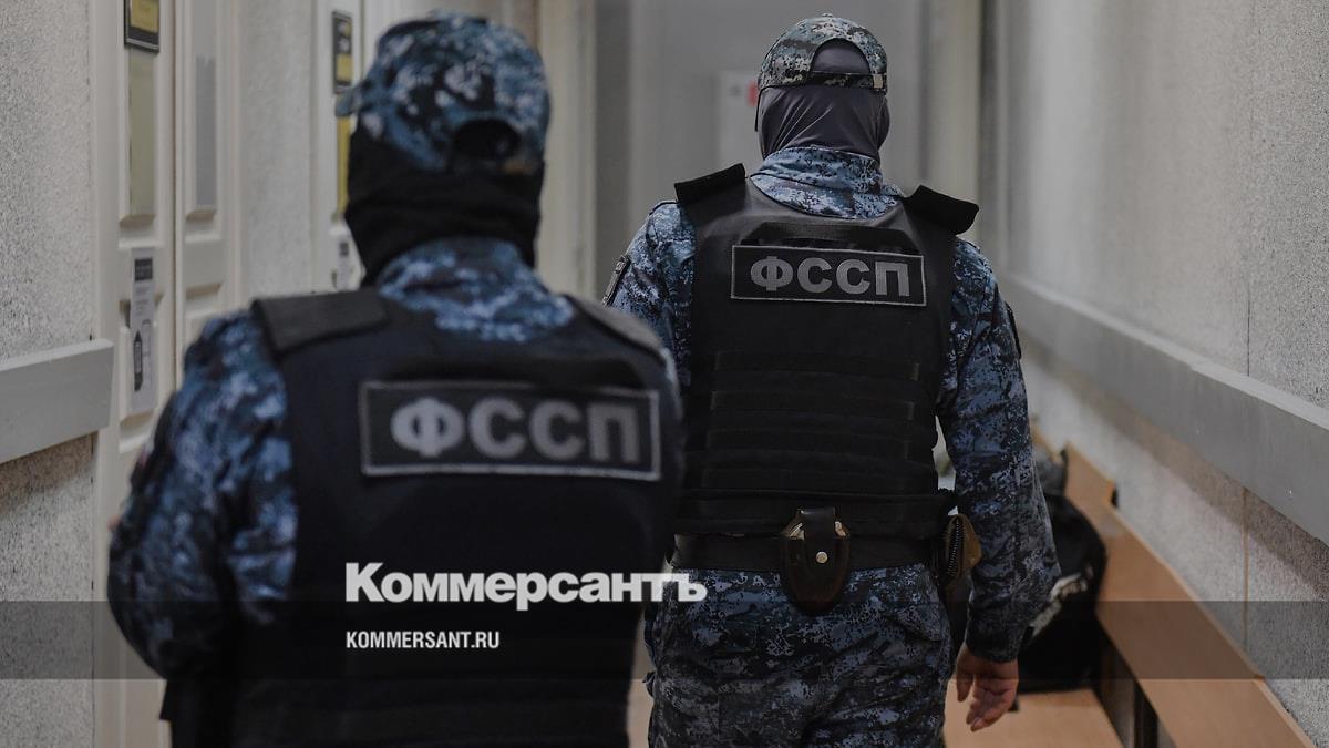 Судебные приставы арестовали часть средств организатора концертов Канье Уэста