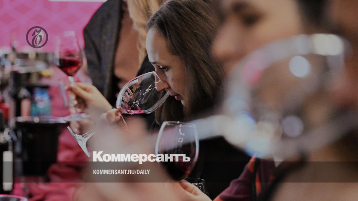 Продажи водки, коньяка и тихого вина в рознице упали в сентябре на 2%