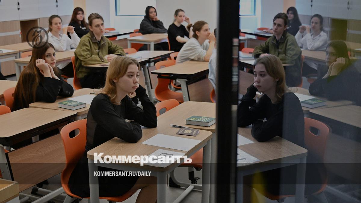 Две трети родителей в России считают, что без репетиторов ребёнок не поступит в вуз