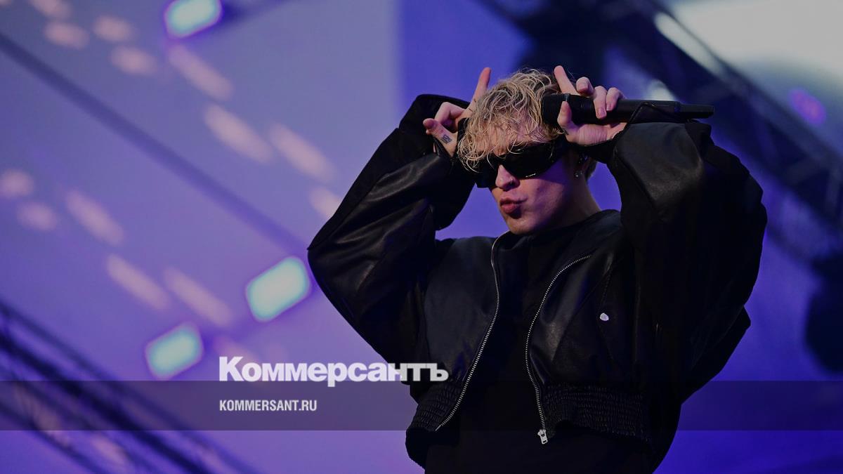 На Егора Крида пожаловались в СКР из-за лонгслива с героем фильма «Иди и смотри»