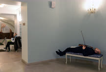 Январь. Москва. Музыкант перед началом концерта в Московской государственной консерватории им. П. И. Чайковского