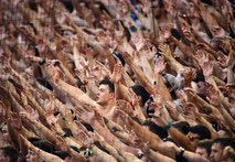 Август. Москва. Болельщики во время футбольного матча между командами ЦСКА (Москва) и «Спартак» (Москва) на стадионе «ВЭБ Арена»