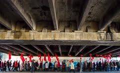 Ноябрь. Калининград. Участники митинга, посвященного 100-летию Октябрьской революции