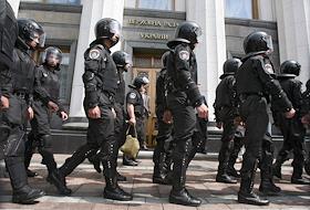 Акция протеста против создания парламентской 'антикризисной коалиции'. Акция в защиту коалиции