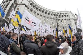 Митинг, организованный радикальной партией Олега Ляшко, из-за запланированного повышения тарифов на газ около здания правительства Украины