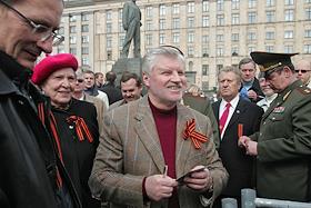 Митинг сторонников партии 'Справедливая Россия' возле станции метро 'Маяковская'