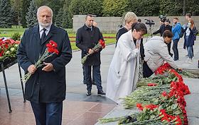 На Пискаревском мемориальном кладбище состоялись торжественно-траурные мероприятия, посвященные Дню памяти жертв блокады Ленинграда