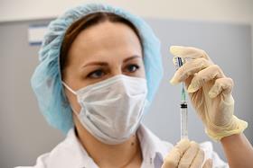 Начало вакцинации от коронавирусной инфекции COVID-19 работников медицинских и образовательных организаций, а также городских социальных служб