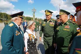 15 боевых знамен переданы Южному военному округу на Соборной площади Главного храма Вооруженных Сил Российской Федерации в подмосковной Кубинке.
49 боевых знамен воинских частей, участвовавших в сражениях Великой Отечественной войны, будут переданы историческим музеям одиннадцати субъектов РФ Юга России во время проведения военно-технического форума Южного военного округа (ЮВО).

Командующий войсками ЮВО генерал армии Александр Дворников утвердил десять мест проведения торжественных церемоний и восемнадцать мест последующего размещения и хранения полотнищ.

Так в Ростовской области исторические реликвии будут переданы народному военно-историческому комплексу «Самбекские высоты», а также Главному храму ЮВО в Ростове-на-Дону. Места новых музейных экспонатов займут боевые знамена 103-го гвардейского стрелкового Нижнеднестровского полка и 15-й зенитной артиллерийской Симферопольской ордена Красной звезды дивизии
