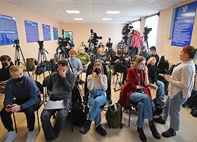 Выездное заседание Лефортовского районного суда по рассмотрению нового дела в отношении оппозиционера Алексея Навального, обвиняемого в мошенничестве с пожертвованиями и в оскорблении судьи. В исправительной колонии (ИК) № 2 УФСИН России по Владимирской области в городе Покров