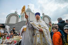 Великая Суббота. Чин освящения пасхальных куличей, яиц и пасхи в канун Светлого Христова Воскресения в храме Святителя Николая Чудотворца в Павшинской пойме