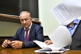 Рассмотрение дела бывшего депутата Государственной Думы Валерия Рашкина (КПРФ) к Государственной Думе России об оспаривании постановления о досрочном прекращении его депутатских полномочий в Верховном суде