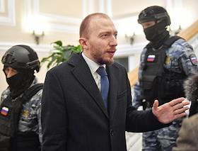 Выездное заседание Второго западного окружного военного суда по уголовному делу в отношении Дарьи Треповой (внесена в реестр террористов и экстремистов Росфинмониторинга), обвиняемой во взрыве в кафе 'Стрит-бар' на Университетской набережной, в здании 1-го Западного окружного военного суда