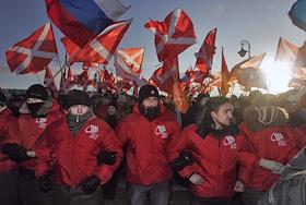 Несанкционированный митинг протеста движения 'Наши' у здании представительства Еврокомиссии в Москве. против того, что некоторым активистам движения отказали в шенгенских визах. В происходящем 'Наши' винят Эстонию, которая, войдя в Шенгенскую зону, предоставила другим европейским странам списки персон нон грата. В эти списки включены представители 'Наших', участвовавшие в протестах против переноса памятника Воину-освободителю в Таллине