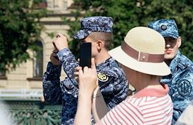 Репетиция Главного Военно-морского парада в честь Дня Военно-морского флота (ВМФ) России в акватории реки Невы. Проход военных кораблей