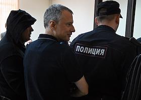 Оглашение приговора  бывшего председателя совета директоров обанкротившегося Транснационального банка (ТБ) Сергея Кононова, обвиняемого в хищении из кредитного учреждения в Замоскворецком районном суде