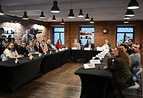 Встреча председателя ЛДПР Леонида Слуцкого с военными корреспондентами в 'Loft Министерство'