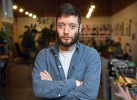Интервью с председателем фонда «Ночлежка» Данилом Краморовым в офисе компании