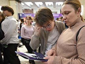 Зимний день открытых дверей в Московском государственном университете (МГУ) имени М.В. Ломоносова. Выставка факультетов, филиалов и школ в Главном здании МГУ. Лекция ректора Московского университета, академика Виктора Садовничего в Главном здании МГУ