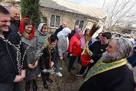 Празднование Входа Господня в Иерусалим (Вербное воскресенье) в Покровском храме в Старомихайловке (ДНР)