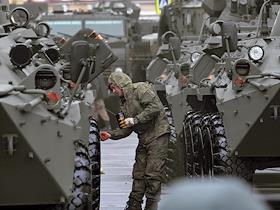Жанровые фотографии. Виды Санкт-Петербурга накануне празднования 80-й годовщины победы в Великой Отечественной Войне