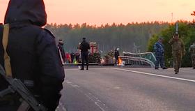 Больница, где находятся пострадавшие от взорванного моста и рухнувшего на поезд