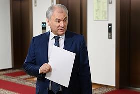Пленарное заседание Государственной думы (ГД) России. Депутаты в кулуарах