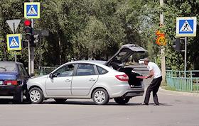 Автомобильная авария на ул. Энгельса с пересечением ул. Советская в Волжском