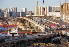 Зона строительства Большого Смоленского моста в Невском районе Санкт-Петербурга