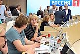 Жеребьевка по распределению эфирного времени между партиями при проведении выборов в Государственную думу России, предоставляемого безвозмездно на каналах общероссийских государственных организаций телерадиовещания, в Центральной избирательной комиссии (ЦИК) России