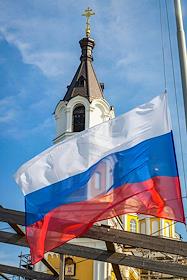 Празднование Дня Государственного Флага России. Божественная литургия в храме Святой Живоначальной Троицы