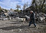 Последствия попадания БПЛА в частный дом в Донецке