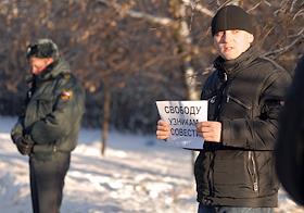 Пикет в поддержку незаконно арестованных Константина Косякина, Эдуарда Лимонова, Кирилла Манулина и Бориса Немцова у спецприемника на Симферопольском бульваре