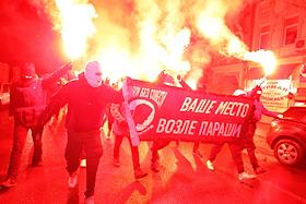 Шествие антифашистов памяти адвоката Станислава Маркелова и журналистки Анастасии Бабуровой у станции метро 'Новокузнецкая'