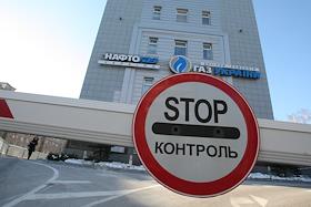 Акция протеста под стенами Верховной рады - импровизированный концерт - против отмены 50-процентной квоты музыкальных произведений украинских авторов в теле- и радиоэфире