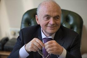 Президент клиники ОАО 'Медицина' Григорий Ройтберг во время интервью